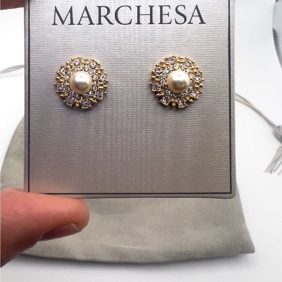 Marchesa Pearl and Gold  studs Earrings - Picture 4 of 8